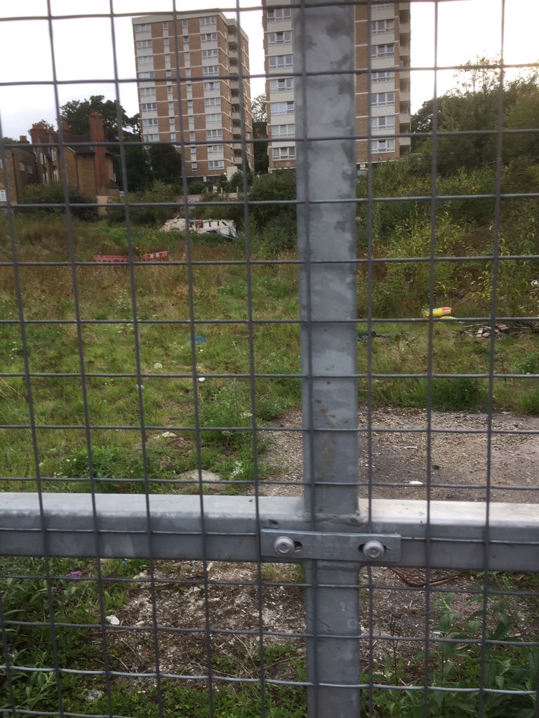 Feeling completely underwhelmed by <a href="/LibDems/">Liberal Democrats</a> @CllrReeves <a href="/ZoeFranklinLD/">Zöe Franklin MP</a>  in #Guildford - have been in power over 100 days - yet have seen nothing on housing, local transport . Huge town centre site 👇, been wasting away for years &amp; new council has done nothing