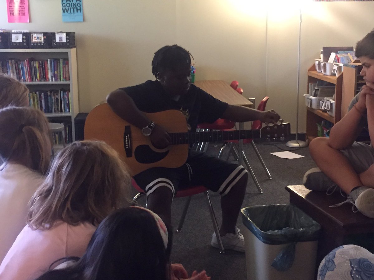 MsWDWEClass's tweet photo. Our learning from others today included putting on make up, taking care of a bearded dragon, playing guitar, minecraft and ballet! https://t.co/9xI7Ziy2gb