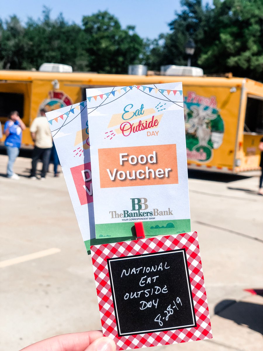 USDataworks's tweet image. The #USDataworks team is kicking off #NationalEatOutsideDay with food trucks, a dunk tank, and lots of games! #EatOutside