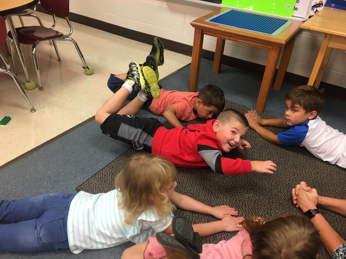 MrsLindsey2's tweet photo. FLC Prek class flying with Superman to a nearby pool. Students pretend splashed in the pool before flying back #NCOESC https://t.co/ttFZdWOya2