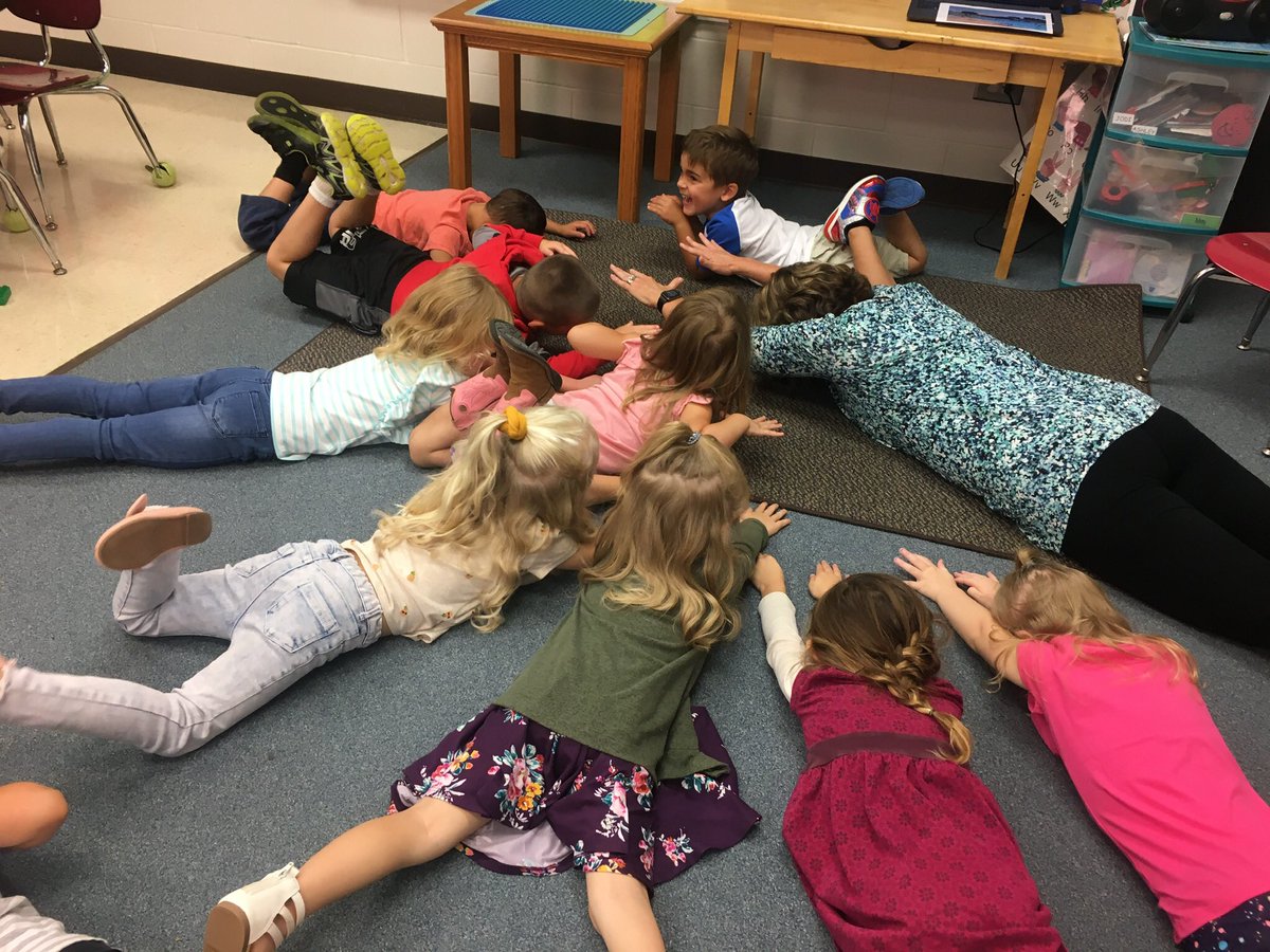 MrsLindsey2's tweet photo. FLC Prek class flying with Superman to a nearby pool. Students pretend splashed in the pool before flying back #NCOESC https://t.co/ttFZdWOya2
