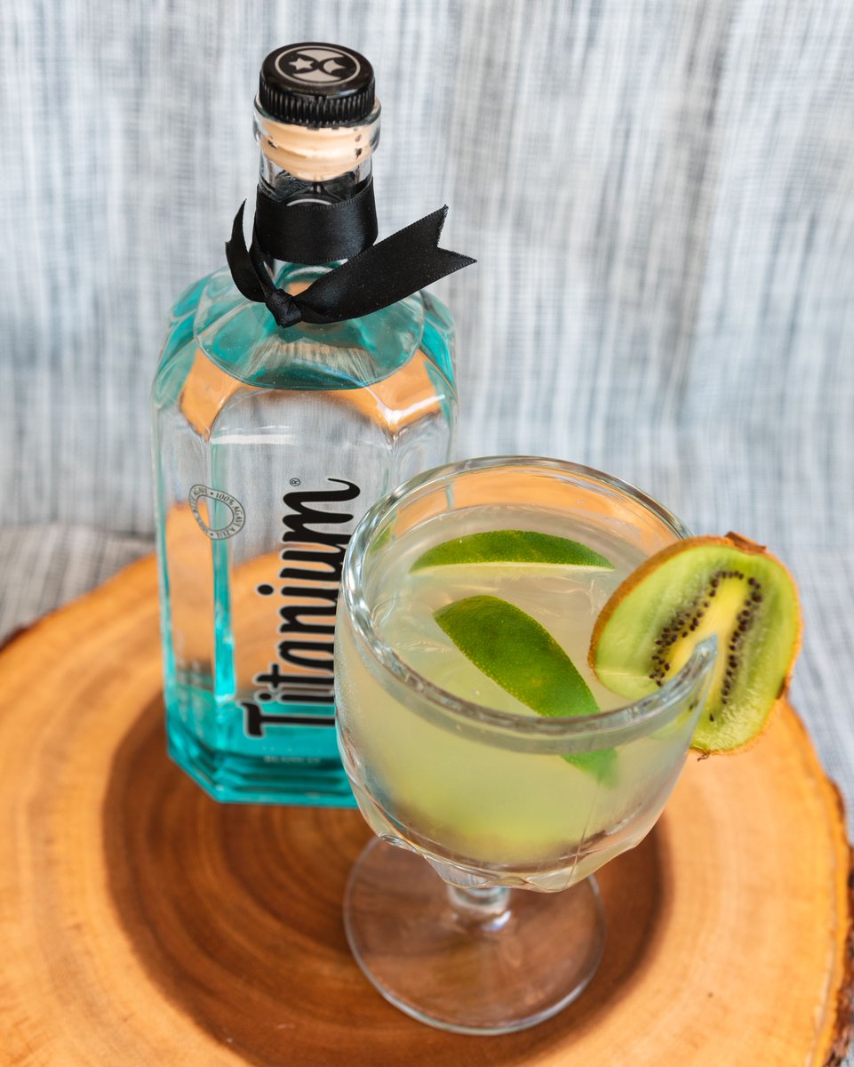 titaniumtequila's tweet photo. Warm days are meant for sippin' on Tequila Kiwi Smash Cocktails. https://t.co/Z3YE4RdO6n