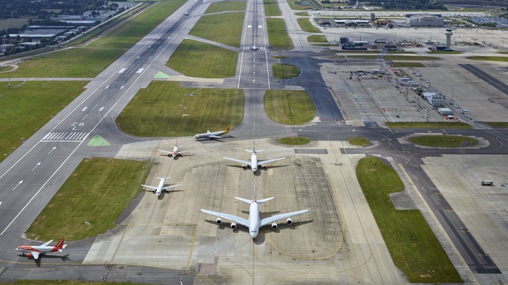 Gatwick Airport starts process to put Northern Runway into use #GatwickAirport #LGW #AvGeek #AirportExpansion #Travel ukaviation.news/gatwick-airpor…