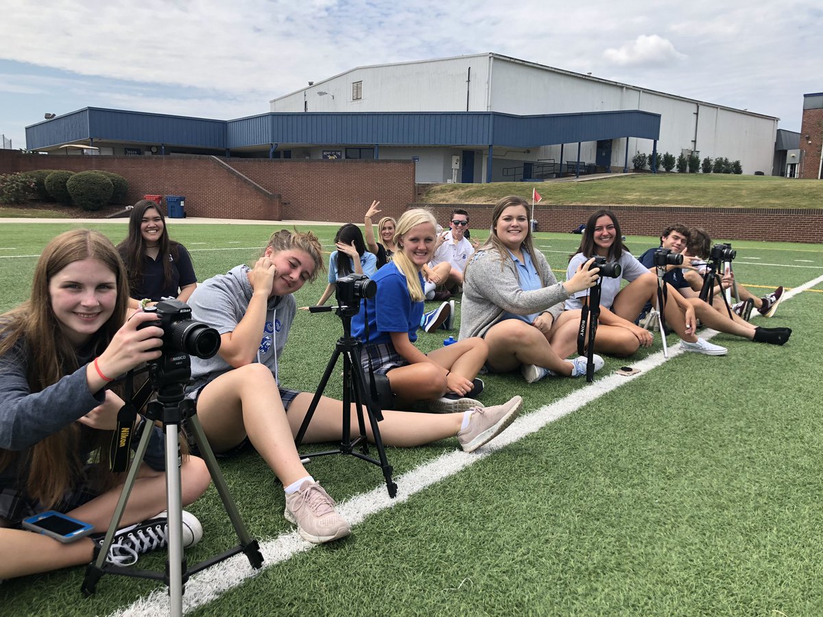 aperture_bbs's tweet photo. So excited to begin a new year in photography📷💙💛 #OneThirtiethOnTurf #Photo1 #Rooted🌱 #FineArts https://t.co/v8FOjc52Pz