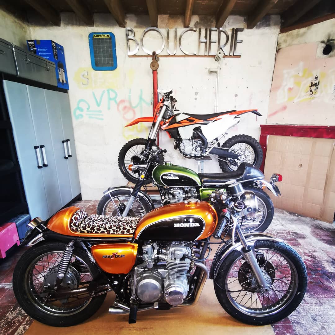romain_leboeuf's tweet photo. Fin des vacances 😎
Je range les jouets 😅
#Vacances #FinDesVacances #Berry #Cher #FargesEnSeptaine #VillaDesGrandsBergers #Reprise #Rentrée #Paris #Paris15 #Boucicaut #FelixFaure #KTM #KTM450 #Enduro #Honda #Honda550Four #500Four #Honda550Four #550Four #CafeRacer #Moto #Bike https://t.co/ihLvG6ABXg