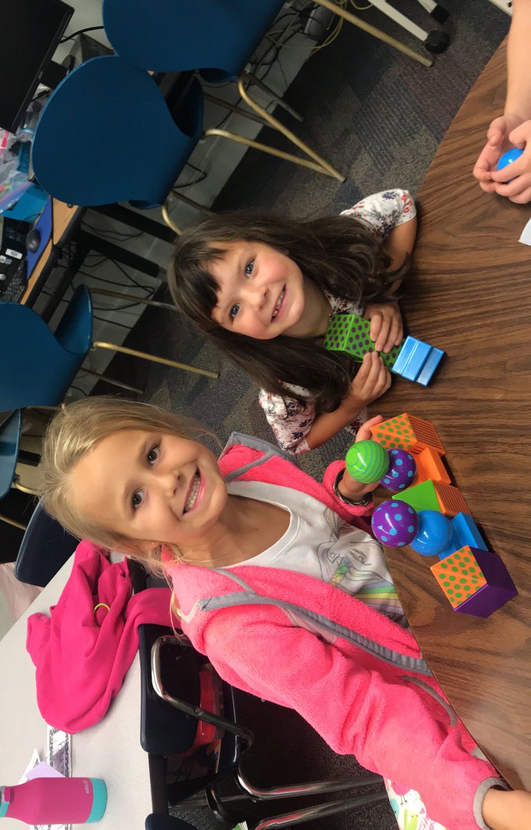 SWeishampel's tweet photo. #FirstGrade is off to a FANTASTIC start! 💕🌞✨🌈 #MoyockP #learnplaydreamgrow #currituckK12 https://t.co/XFT27rI9Ws