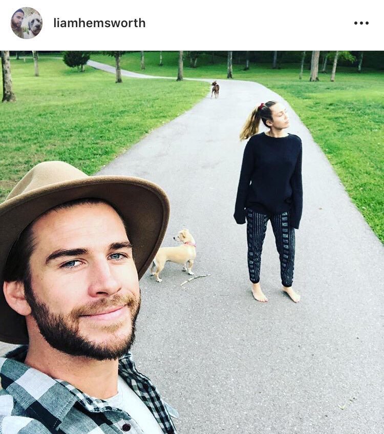 August 28, 2018 | Liam posted a pic of him and Miley on Instagram:

“Strolls with my girls.”