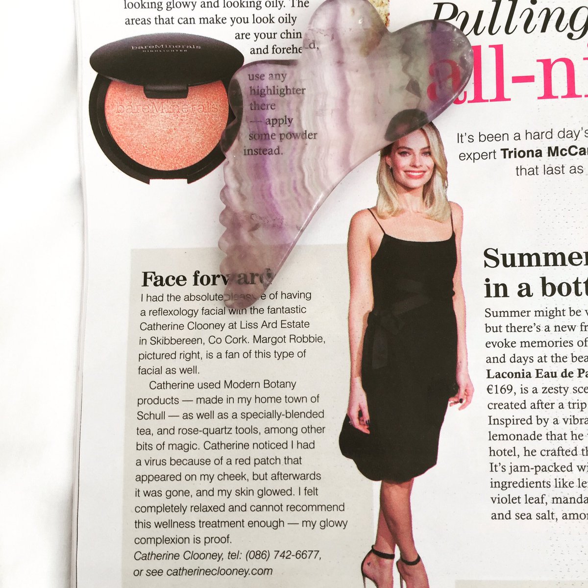 Today’s Gua Sha tool is gorgeous fluorite. It absorbs &amp; neutralises negative energy &amp; stress. It increases our power of concentration, all that while it lifts and sculpts. How fab is that?  #guasha #facialreflexologyclooneyconcept #treatmentfromtheheart❤️ #trainingfromtheheart❤️