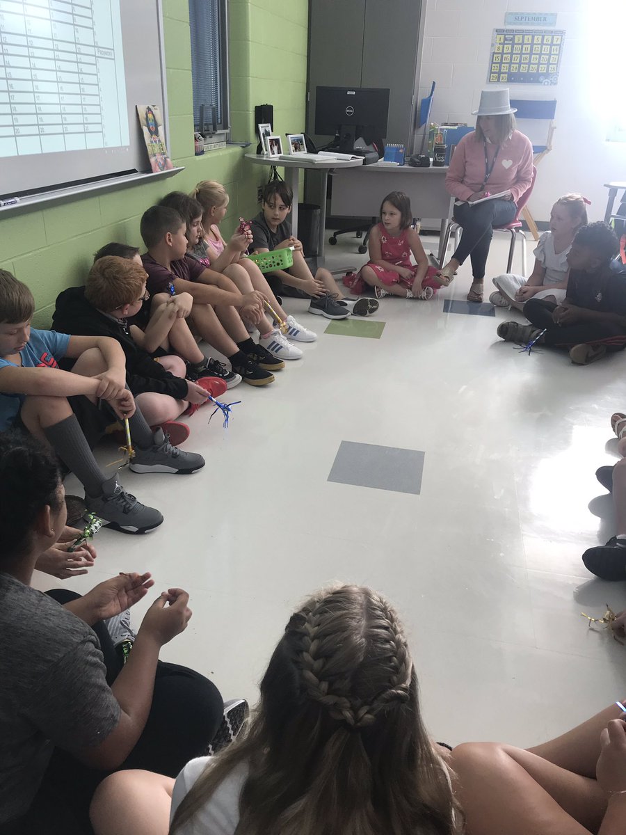 MrsSheffey's tweet photo. #beautifulbeginnings #WCFirstDay #tophatwhitegloves @SummersideElem #WCConnects https://t.co/BVGj6ctkye