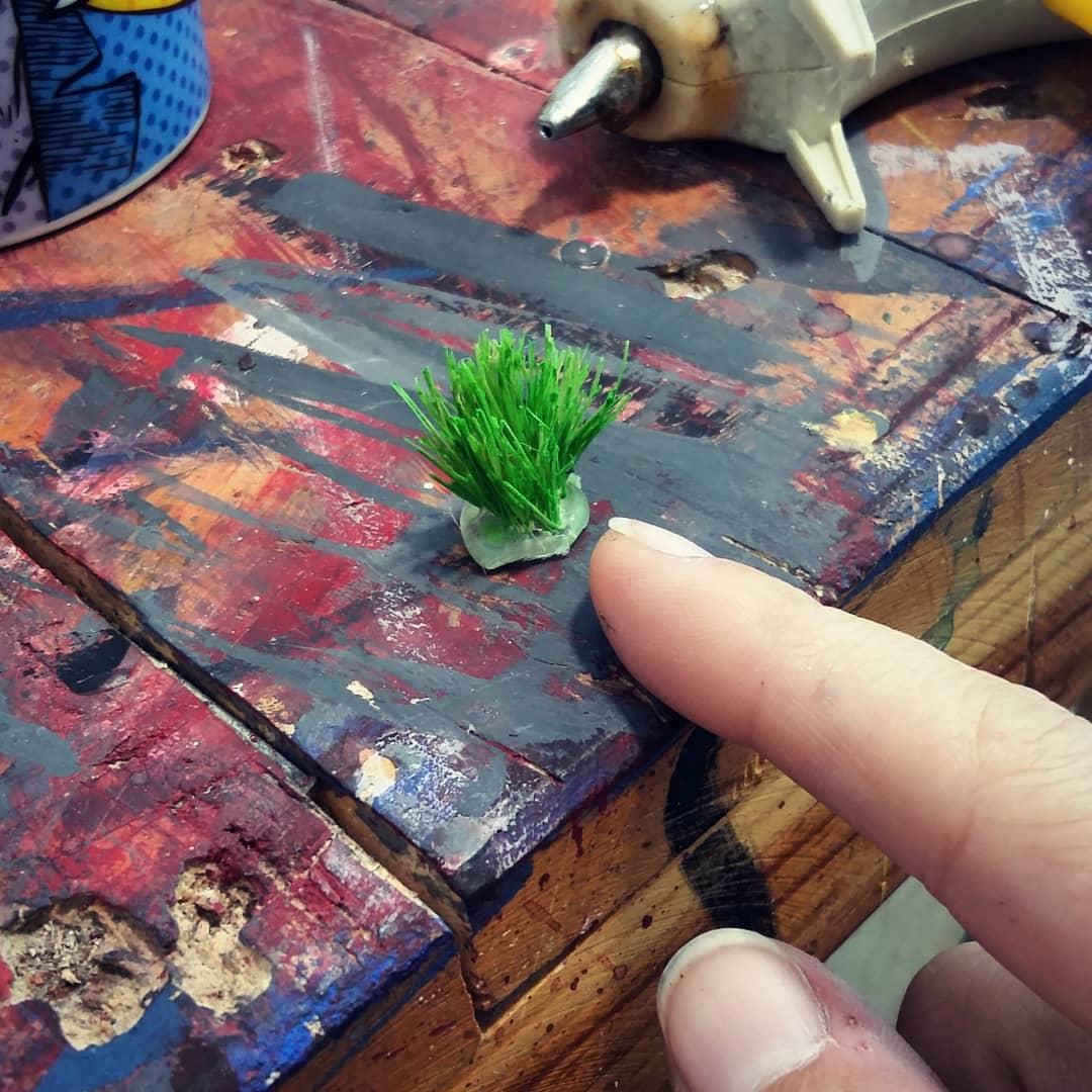 MayreniSeSe's tweet photo. Today's challenge: mini grass tufts.

#props #propbuilding #setbuilding #stopmotionanimation #stopmotion https://t.co/IdNKMyqwN1