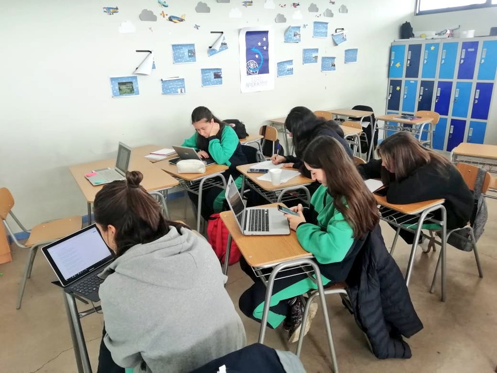 SubDirecAcaSCU's tweet photo. Primer día #ABP en @santacruzdeunco Paso a paso👣👣 Saber Hacer / Aprender a Aprender👌🎯💡
@marcelamomberg @supereduc_cl @Mineduc @CPEIP_mineduc @telefonica_ed https://t.co/nX4m0d1hzB