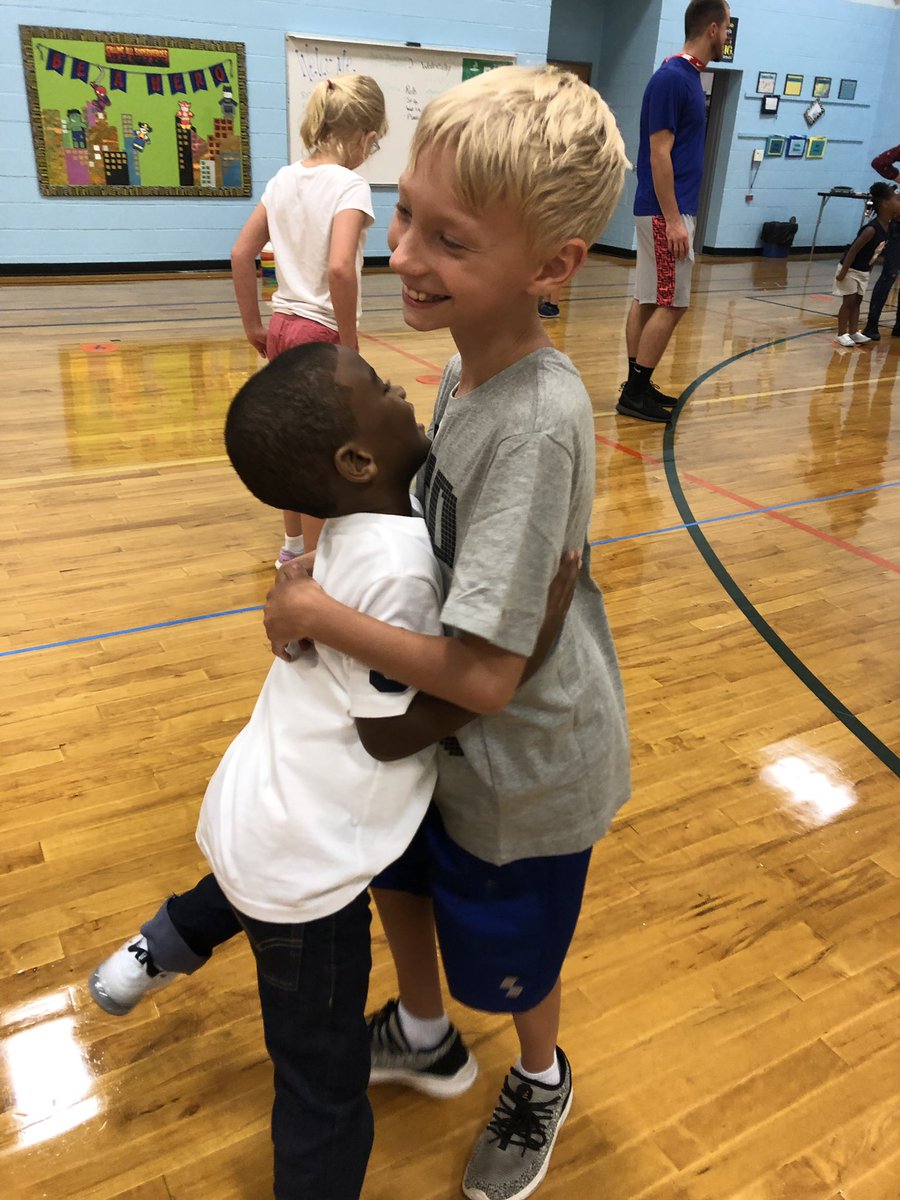 ProjectAuSome's tweet photo. We couldn’t think of a better way to kick start our Little Buddies’ year than by getting some love, support, and guidance from the Big Buddies during their 1st P.E. class @HarbisonWestEl . #BeTheChange #Pridein5 https://t.co/Lpiz5FSr66