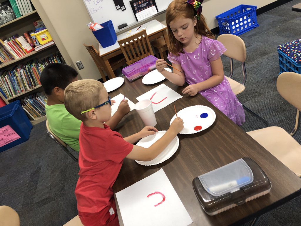 MatthewMillerpe's tweet photo. Scientists today were given 3 colors and had to investigate with table teams how to make a rainbow. #teamgoad #1stgraders #TCEStrong https://t.co/zRHlSGOj6Y