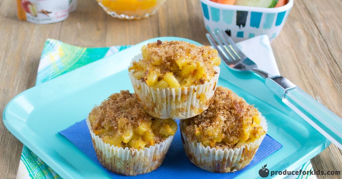 Healthyfamprj's tweet image. Our Mac n Cheese Muffins are a fun way to combine the classics that your kids love with the nutritious veggies that they need! These muffins are easy to make &amp;amp; so yummy that your kids will never suspect they&apos;re filled with veggies. 🙌 #poweryourlunchbox buff.ly/2L8bhMs