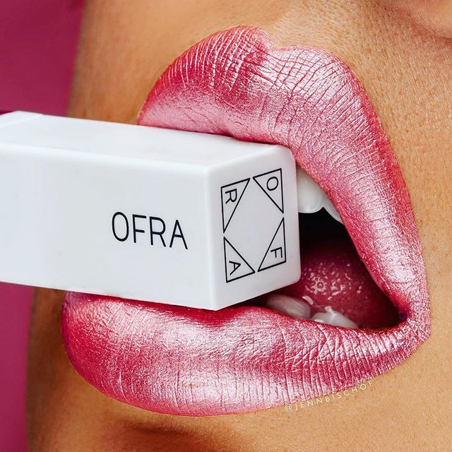 TFW your lips shine brighter than your highlighter...⁠⠀
-⁠⠀
<a href="/jennbischof/">Jenn Bischof</a>⁠ rocks this shade-shifting liquid lipstick in UTOPIA a metallic pink-purple⁠ 💄⁠⠀ ift.tt/2Zy7YTV