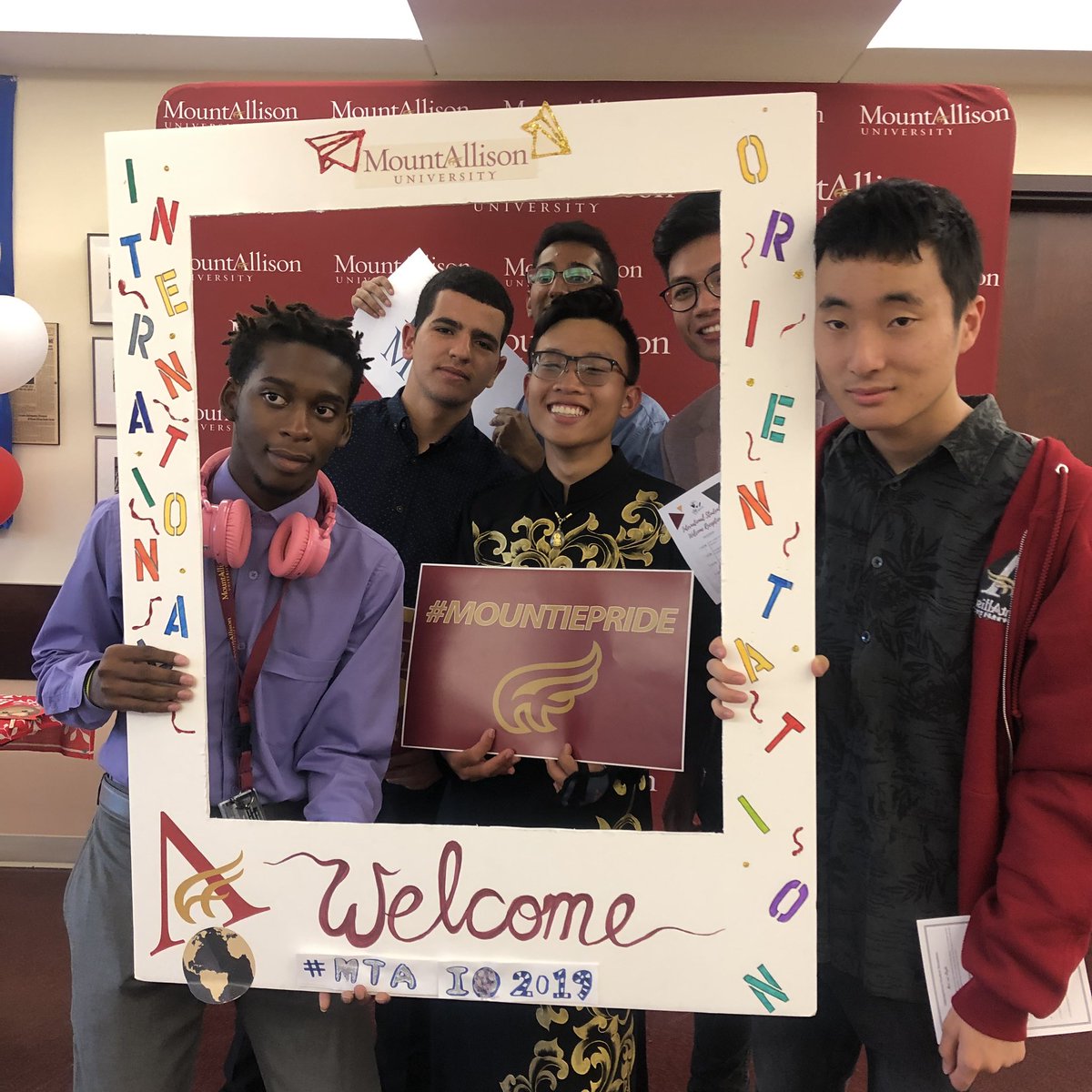 Boudreau_Ideas's tweet photo. Over the moon 🌙 thrilled 2 welcome our 2019 international class from 40+ countries—our largest class ever! @MountAllison @MtA_Admissions @SackvilleTownNB #mtaISO2019 #OnMyWaytoMountA https://t.co/o2mjSFFsrk