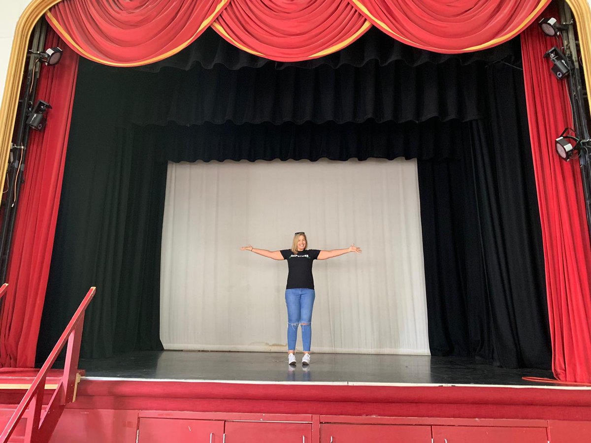 Thank you Jemma from @miFutureApp for coming to @YMCASwansea yesterday! It was so great to meet you! Thank you for taking to the #LlewelynHall stage! ✨🎭
#Arts
#DylanThomas
#EventsSwansea