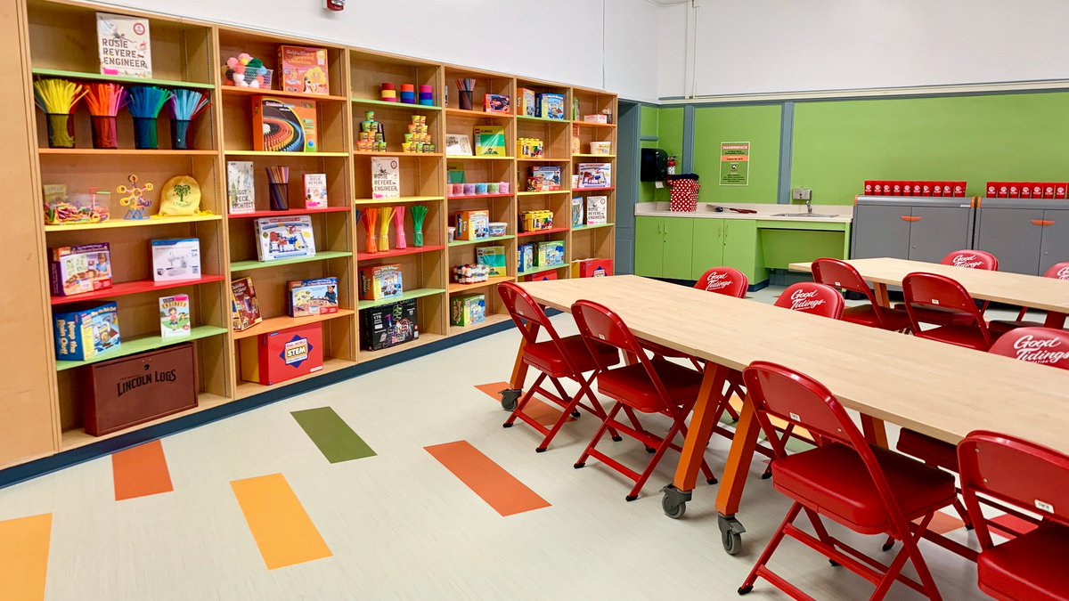goodtidingsSF's tweet photo. Today, we unveiled our 1st Makerspace at Rosa Parks Elementary School. This space provides students the opportunity for hands-on, creative learning as they are encouraged to design, experiment, build, and invent. Thank you to our partners: @MBHarch @wl_butler
@usfca #25YearsofGT https://t.co/3H9HP32hiF