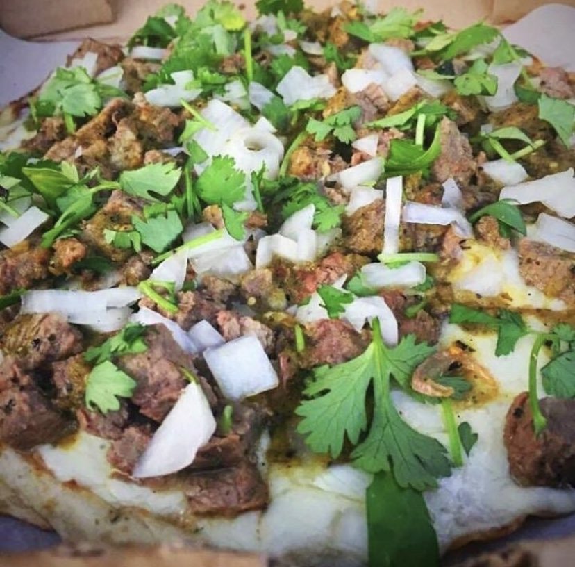 StreetFareSA's tweet photo. @BobnTimmysTX #MisterDiabloTacoTruck #ThePurplePigBBQ is what’s for dinner tonight! $1 off ALL wine at the #AirstreamBar 🍷 Park Hours: 5-10 PM 📍1916 Austin Hwy
#streetfaresa #foodieheaven #eatwherestreetfare #safoodtruck #foodtruckpark #safoodie #safoodblogger #safoodpics https://t.co/PdPFYRPQjz