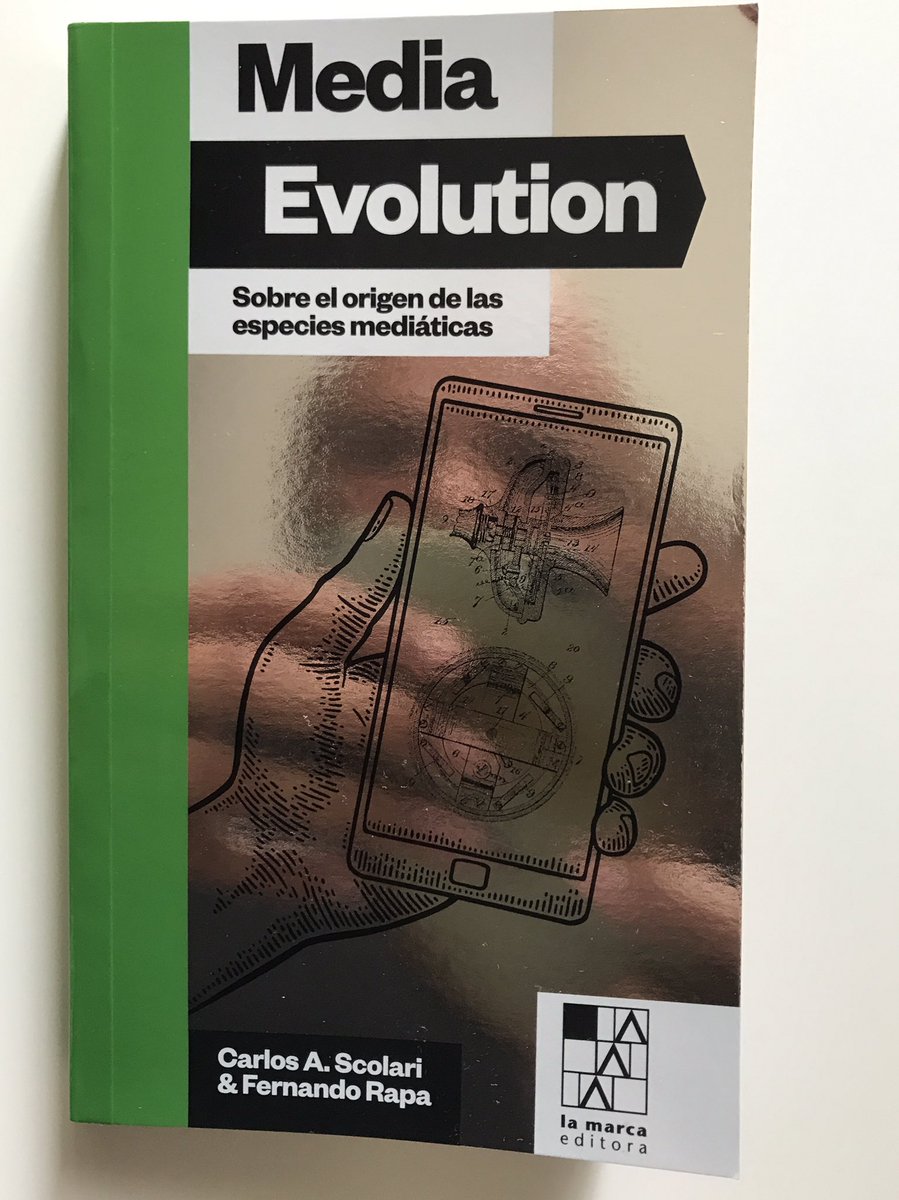 jorgecarrion21's tweet photo. Los maestros @cscolari y @RapaCarballo han diseñado un gran pequeño libro con portada selfi que rinde homenaje a la tradición collage o zapping de “Dirección única” de Walter Benjamin o “El medio es el masaje” de Marshall McLuhan y Quentin Fiore. @lamarcaeditora https://t.co/rVXCNdI9sx