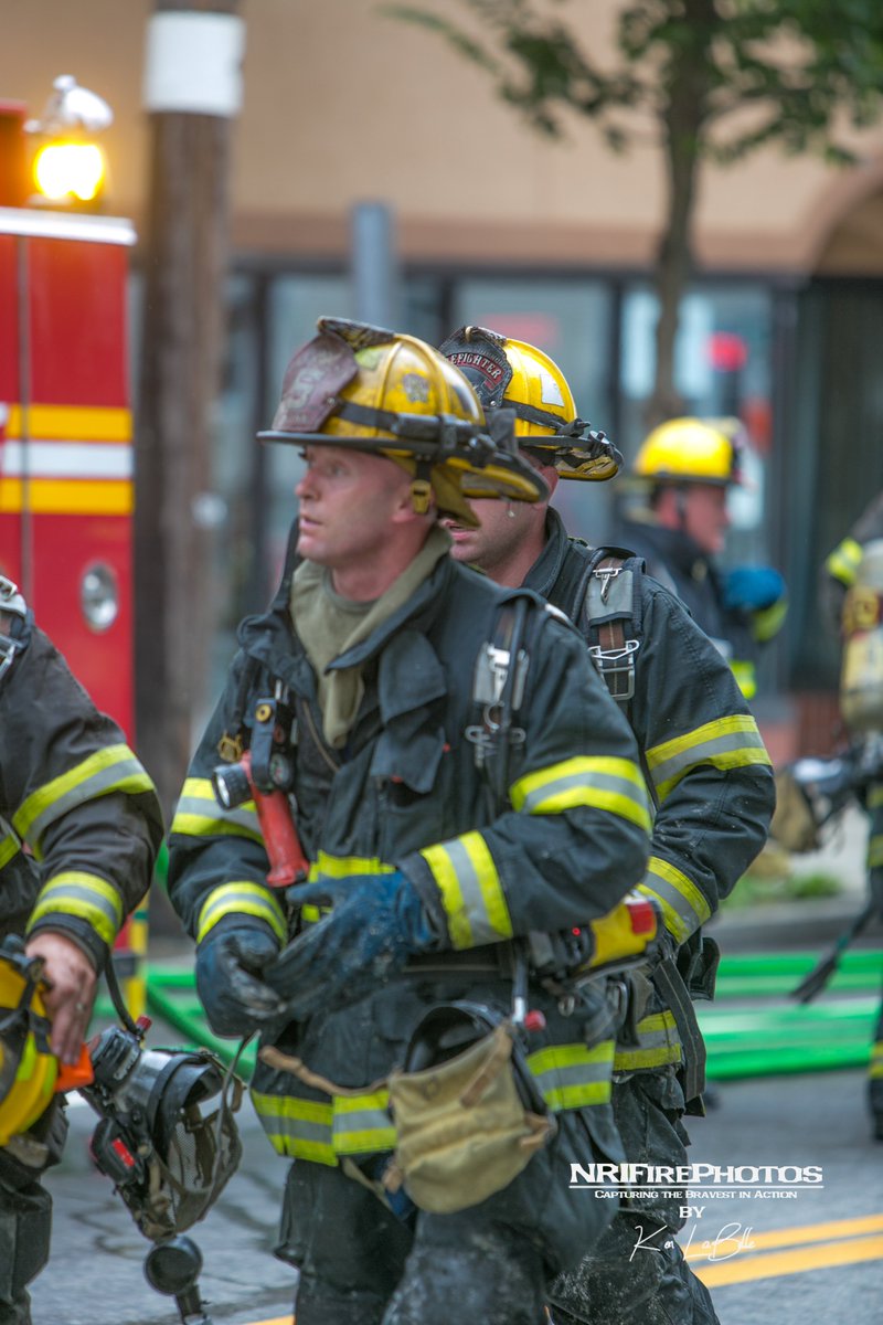 NRIFirePhotos's tweet photo. Rest in Peace my brother.  Please share these images if you wish. #eastprovidenceFD #local850 https://t.co/PanGX3jQ7i