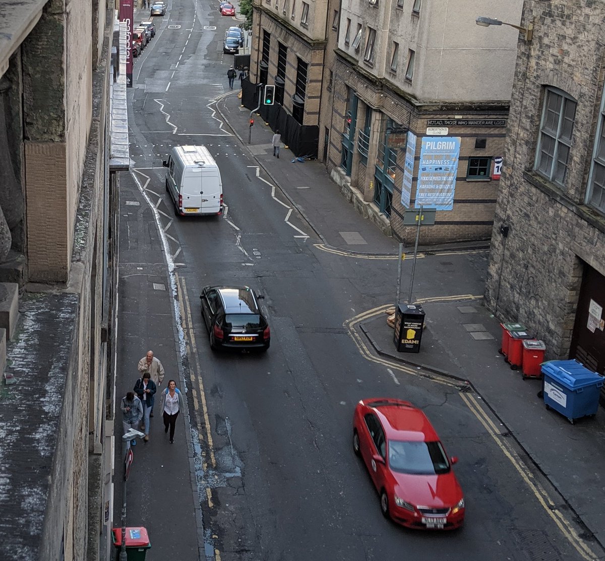 tesodb's tweet photo. Day 32: Road restrictions until 1 Sep. Put the signs, barriers and cones in place and enforce or admit you have suspended the restrictions. You cannot have both. 🤦‍♂️
@Edinburgh_CC @edinhelp @EdinburghPolice
@jomowat @CllrCMiller @lmacinnessnp
#SummertimeStreets #Cowgate #Edinburgh https://t.co/lRGS3bjvlt