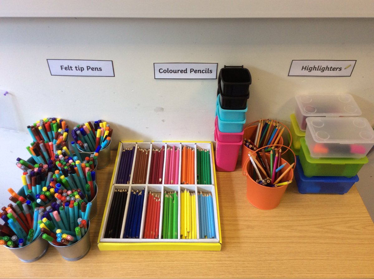 MissLMccoll's tweet photo. After a week and a half of being back in school my stationary is still organised 😁! Fingers crossed for another year 😂🤞🏼#itsthelittlethings 🙈 https://t.co/LacVNZZjhN