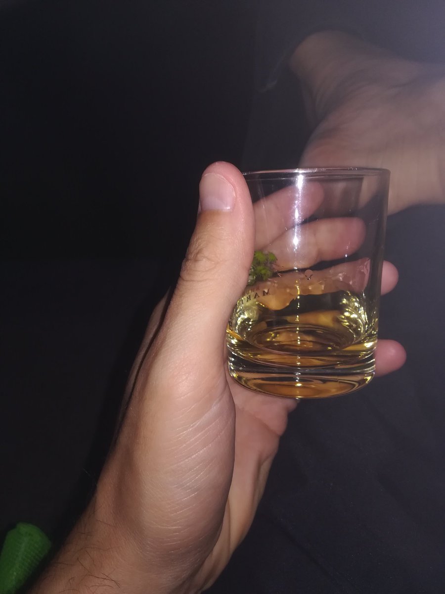 Minigeekx's tweet photo. Femme au restau avec une copine, monstres couches, menage et rangement check...
Suis je en train de deguster un ptit rhum ambre #Manutea sur ma terrasse ? Possible... https://t.co/ukJvC0uy2Q