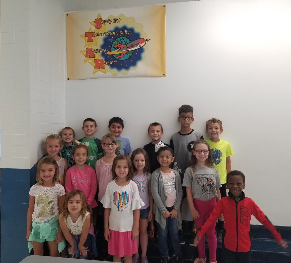Njordan_teach1's tweet photo. This morning we toured the school and talked about being a STAR STUDENT in all different areas @VV_Voyagers #enjoytheview #viewsquad #fabulousfirsties #itkeepsgettingbetter #viewourstory #starstudentexperts #firstgradeexperts https://t.co/LcPdmJbd4P