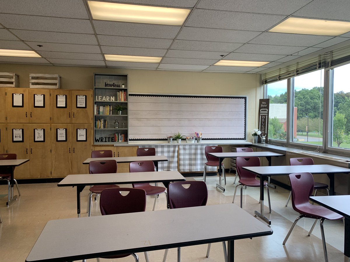 EHPSEnglish's tweet photo. Mrs. Bieler is ready for her students in her re-designed farmhouse chic classroom. Kudos to Ms. Orbe for her hard work in getting Mrs. Bieler’s room Magnolia Table ready! https://t.co/62WYmAutwa