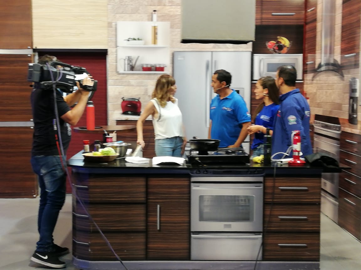 fguillesaavedra's tweet photo. 👉 En el programa LA COCINA DE INFORMALES por 
@multivisiontvhd, promocionando las diversas actividades que se realizan en #CPPS
Gracias por la invitación @belquiotamendi

@UrtubeyJM
@miguelisaok https://t.co/UUDGSDjgLq