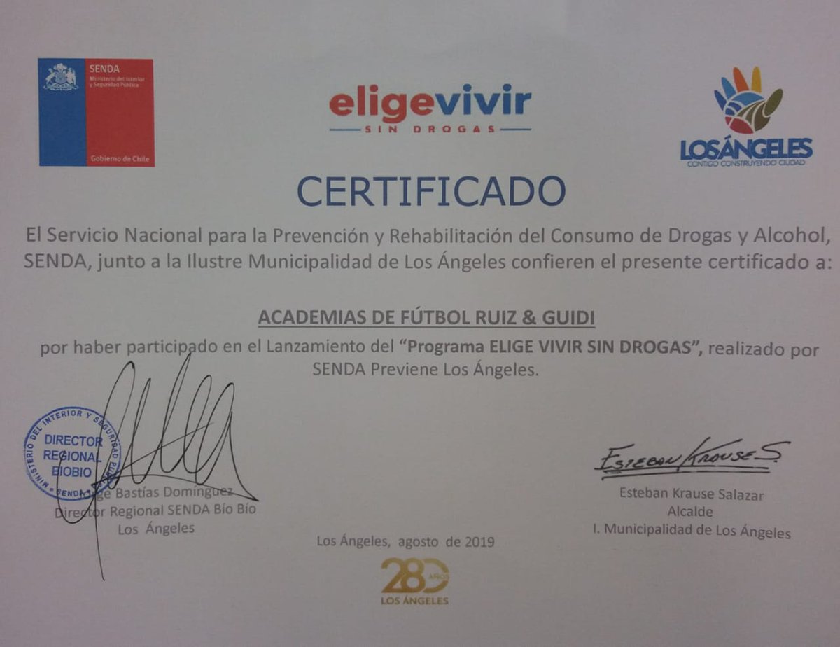 andreita_als's tweet photo. " ACADEMIAS DE FÚTBOL RUIZ &amp; GUIDI " Apoyando el lanzamiento de este nuevo programa : "ELIGE VIVIR SIN DROGAS "

Con  jóvenes, deportistas, autoridades, niños y estudiantes, la Municipalidad de Los Ángeles a través de Senda, lanzó el programa 'Elige Vivir sin Drogas' https://t.co/7LDHskocct