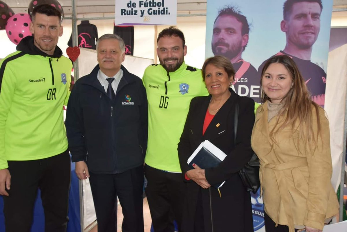 andreita_als's tweet photo. " ACADEMIAS DE FÚTBOL RUIZ &amp; GUIDI " Apoyando el lanzamiento de este nuevo programa : "ELIGE VIVIR SIN DROGAS "

Con  jóvenes, deportistas, autoridades, niños y estudiantes, la Municipalidad de Los Ángeles a través de Senda, lanzó el programa 'Elige Vivir sin Drogas' https://t.co/7LDHskocct