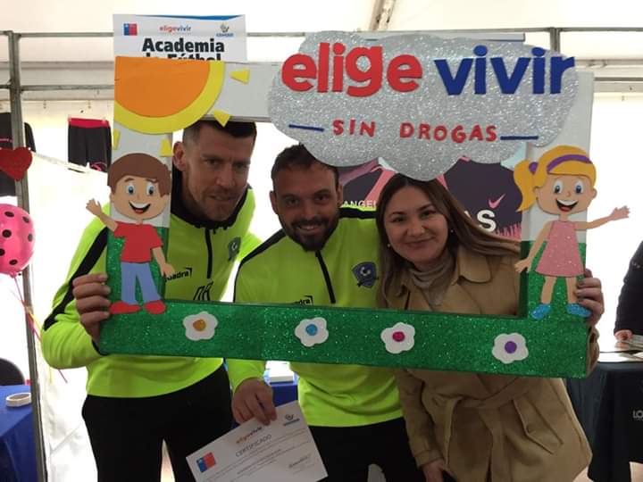 andreita_als's tweet photo. " ACADEMIAS DE FÚTBOL RUIZ &amp; GUIDI " Apoyando el lanzamiento de este nuevo programa : "ELIGE VIVIR SIN DROGAS "

Con  jóvenes, deportistas, autoridades, niños y estudiantes, la Municipalidad de Los Ángeles a través de Senda, lanzó el programa 'Elige Vivir sin Drogas' https://t.co/7LDHskocct