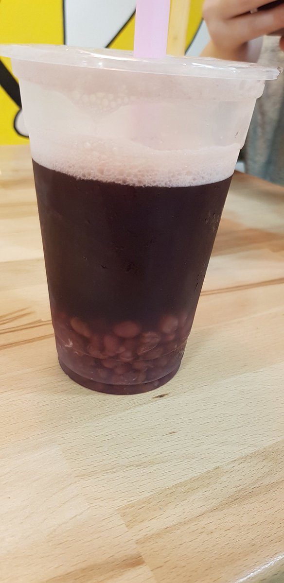AstroAlteraane's tweet photo. Un bubulle tea avec des haricots rouges à la place des bubules

Bah c'est pas mal https://t.co/EB85OTA9Nd