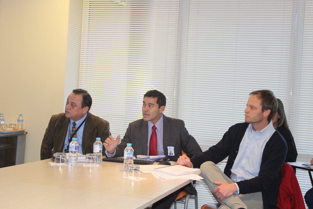 HCMagallanes's tweet photo. Subsecretario de Redes Asistenciales Sr. Arturo Zúñiga Jory participó de reunión con Equipo Directivo y jefes de servicios clínicos HCM quienes dieron a concoer gestión clínica y proyectos y procesos en beneficio de los pacientes de #Magallanes Magallanes. 
#MagallanesenMarcha https://t.co/NU1KeH16Ub
