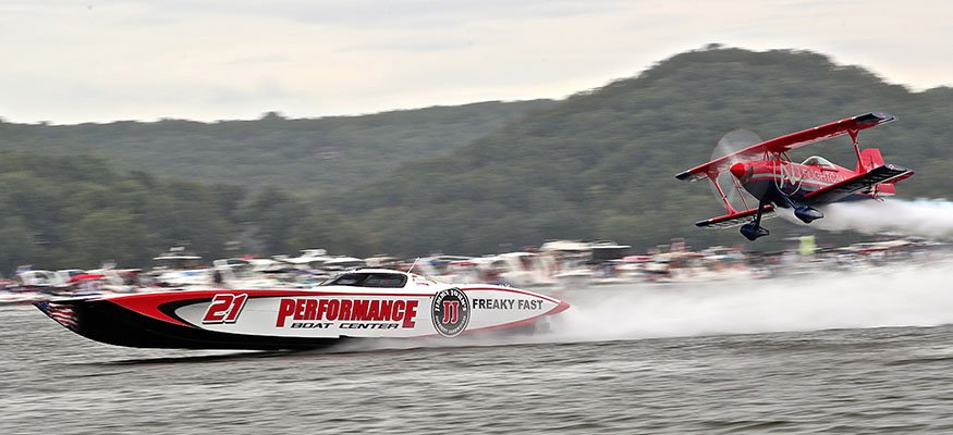 mtiboats's tweet photo. #HighPerformanceRacing 🚤has been perfected by #PerformanceBoatCenter & their #MTI. This sport was a knock out🥊this past weekend @ the #LakeOfTheOzarks shootout. Including the boat vs plane exhibition✈️known as a thrilling😱event. Click for more! ➡️https://t.co/NpBTGF5LpH https://t.co/cYqImYFh6K