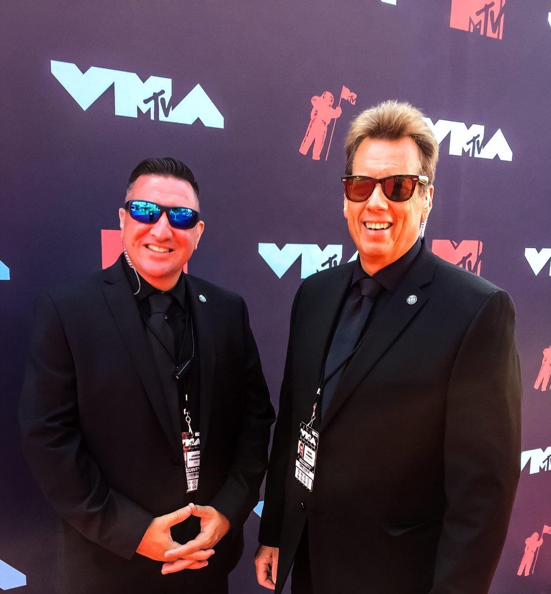 Kobner_M's tweet photo. Keeping the stars safe at the VMA Awards. #thesecrethelpers. https://t.co/iTJhNTjdG2