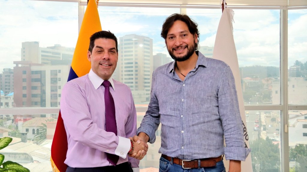 normanwray's tweet photo. Esta mañana me reuní con Ministro @raulclementelh de @Ambiente_Ec para hablar sobre las acciones en beneficio de la Provincia de #Galápagos y su conservación, además de los siguientes pasos en el #AcuerdoNacionalEcuador. 
Trabajando #JuntosPorGalápagos https://t.co/ghd38Mh2uS