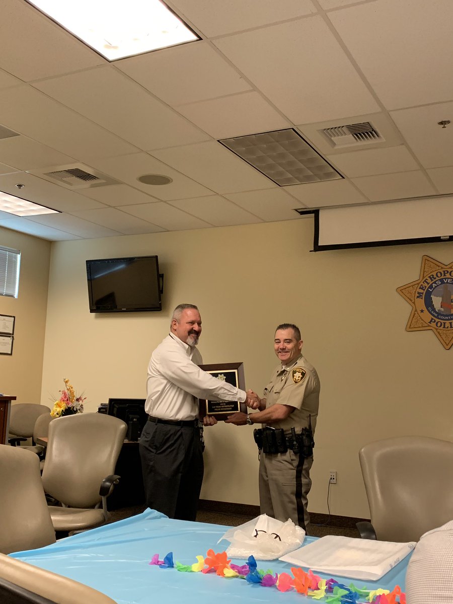 LVMPDNEAC's tweet photo. Busy day! Our farmers market was a hit! Thank you to #threesquarelv and #anthembcbs Then the front office spoiled us with a smoked pig while we sent detective Belmont out in style after 15 years of service to @lvmpd! https://t.co/WTuNlHKR73