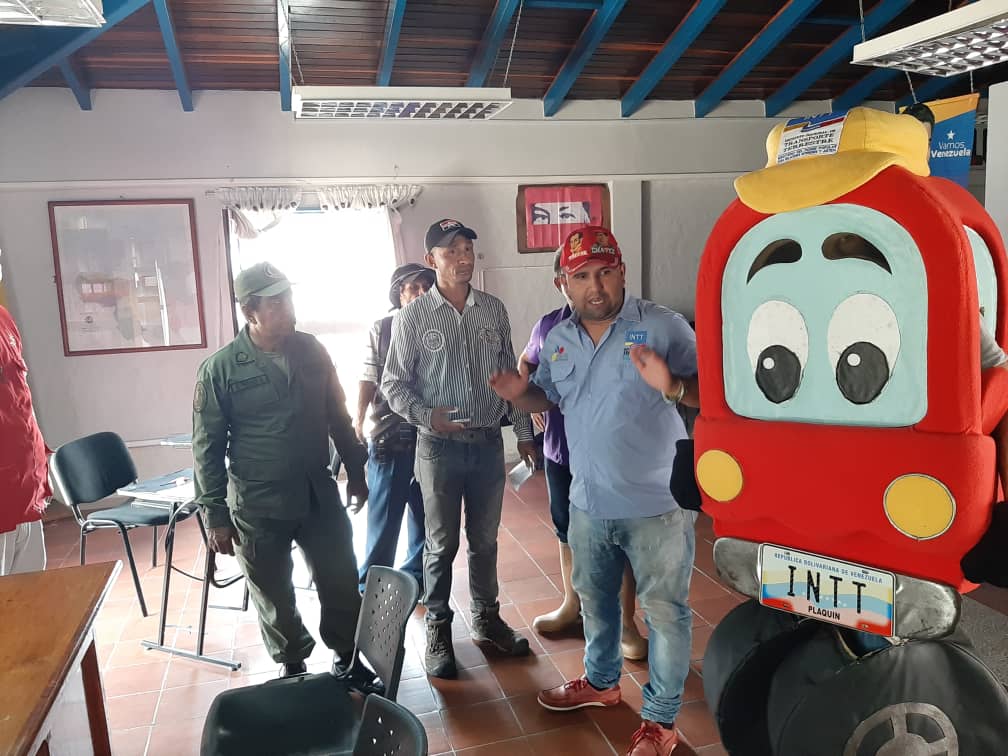 Intt Caja Seca realizó Operativo "Ponte al Día con tu Vehiculo" atendiendo gran cantidad de  conductores de vehículos particulares y de línea de transporte público; la finalidad del operativo es que cada propietario de vehículo cumpla con la documentación  respectiva.
