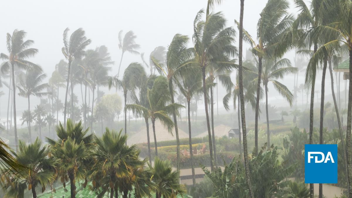 Prepárese ahora para emergencias climáticas impredecibles ya que las inundaciones y los cortes de energía pueden afectar el suministro de agua y contaminar rápidamente los alimentos. Aprenda cómo protegerse, proteger a su familia y sus mascotas: go.usa.gov/xVDXA #Dorian