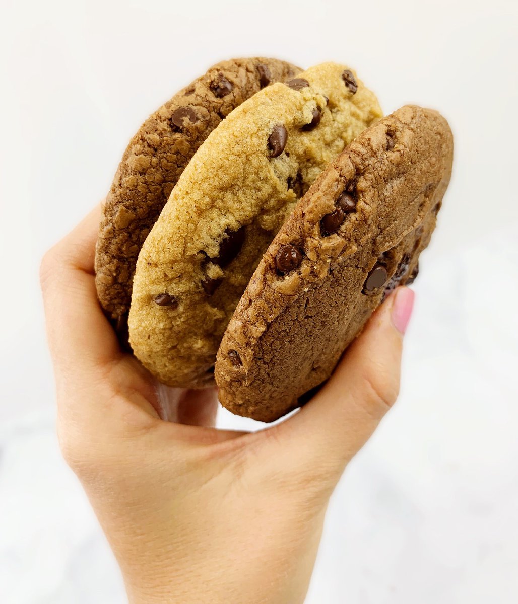 MsModify_'s tweet image. Are you more of a chocolate chip or double chocolate chip person?! #glutenfree #dairyfree #msmodifycookies