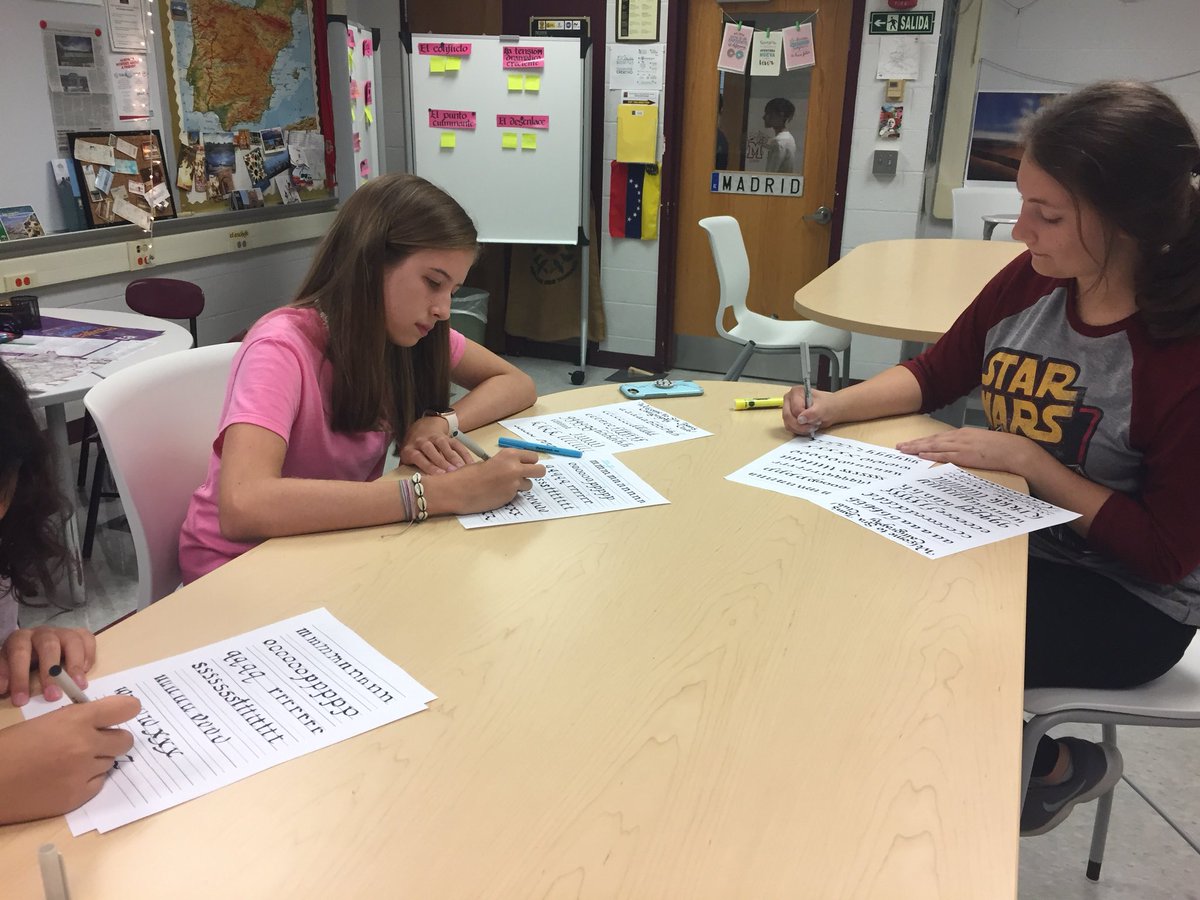 SenoraJam's tweet image. First Calligraphy Club session and these girls are pros already!! Love their excitement and willingness to learn!  #mashflex #calligraphy #creativelettering
