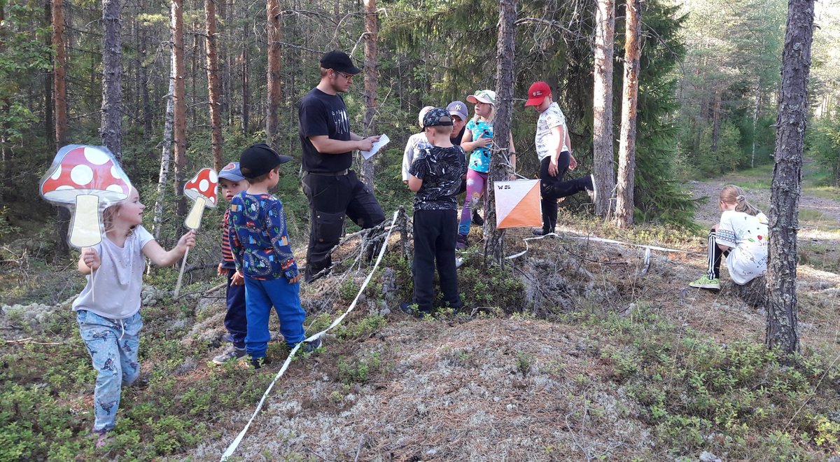 Tänään MLL-Ylistaro järjesti Asemalla Ilta ihan metsässä -tapahtuman. Tänä vuonna menossa oli mukana myös YKV:n suunnistajat lajiesittelyllä. Rastimerkit tutuksi ja metsässä liikkumisen iloa! #Ylistaro #suunnistus #iltaihanmetsässä