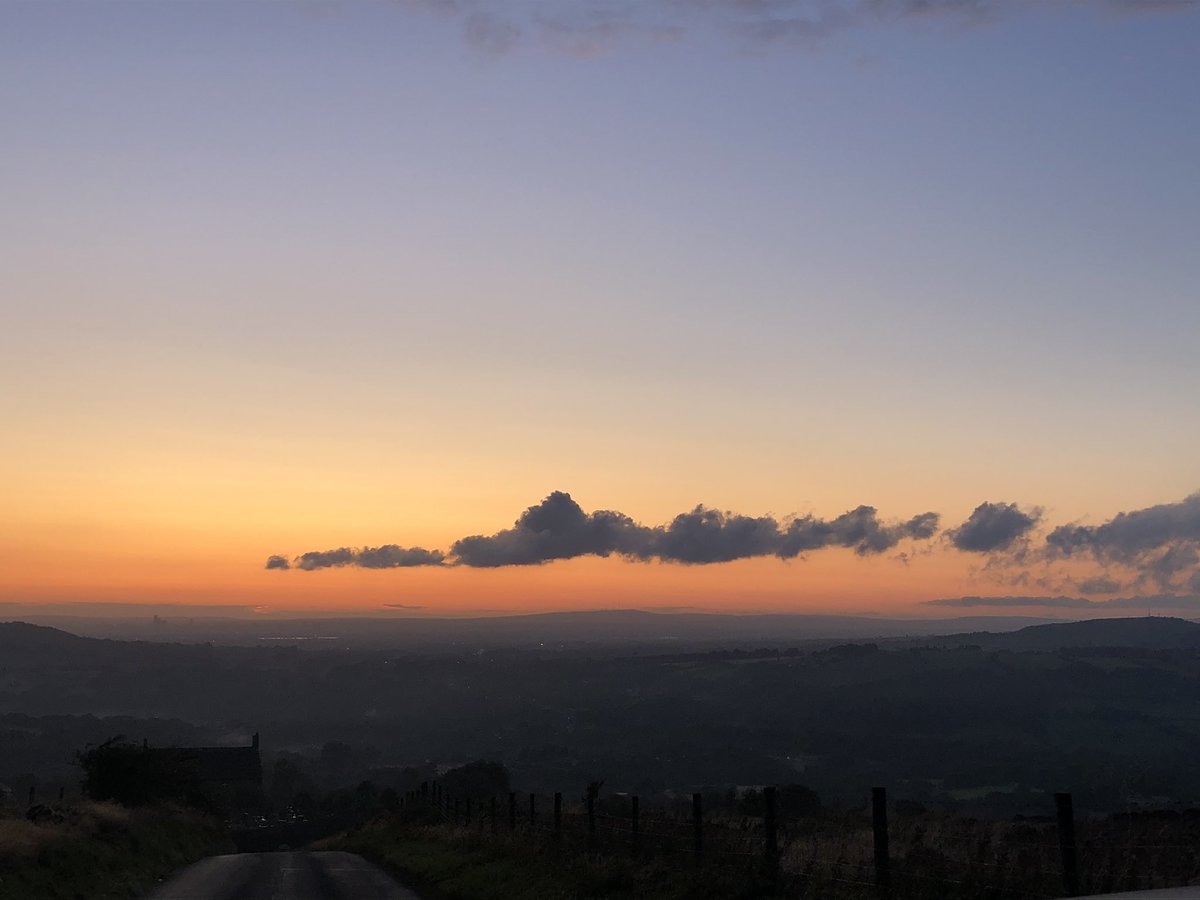 hayleylever's tweet image. Grateful to the people of Oldham for a brilliant afternoon of meetings-all things #movingmore and #wellbeing. @Handyall- meet @oldhamneilconst who was the instigator of the @TEDxOldham application. Big thanks to the kind gentleman at @OldhamLibraries for help with my car problem.