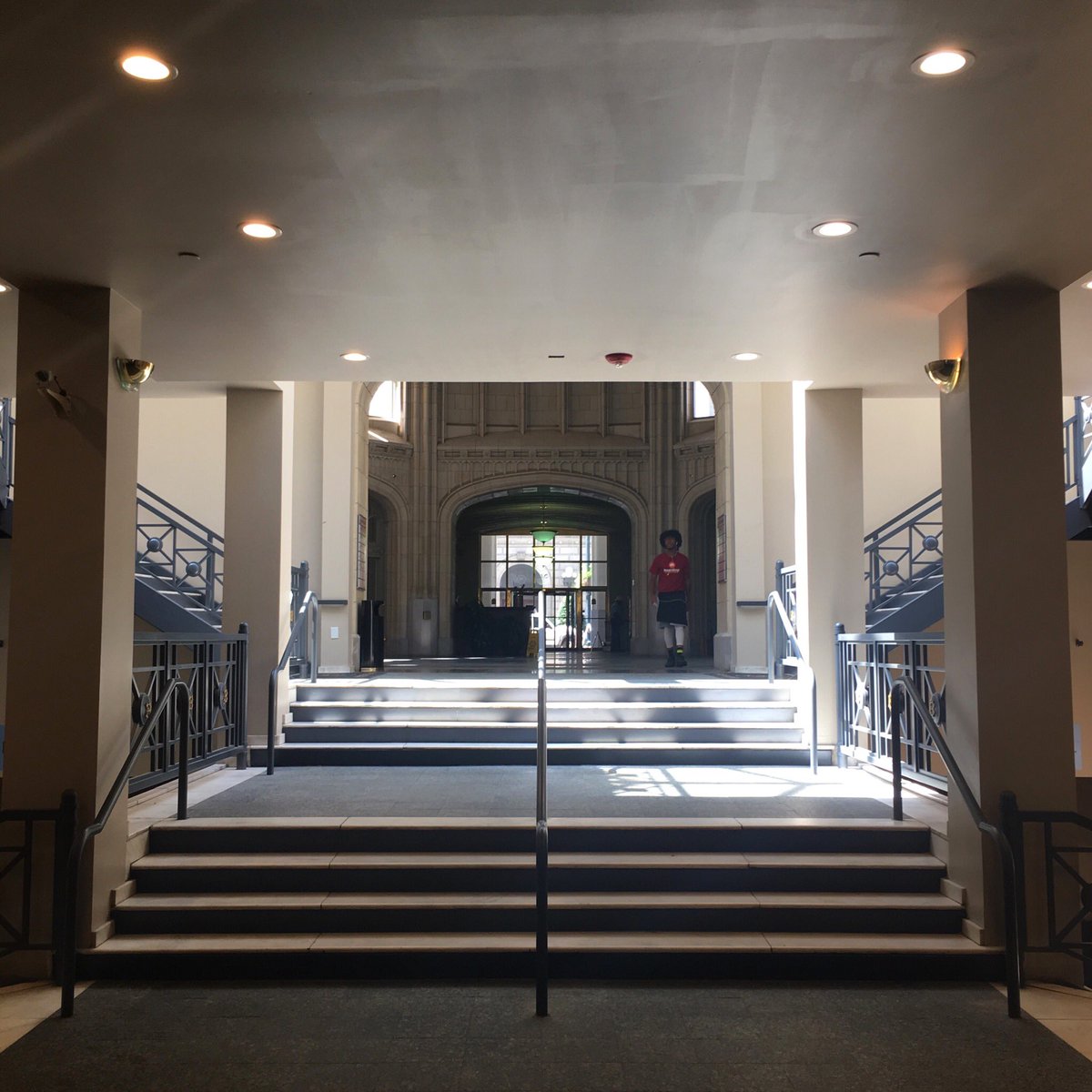 healey100yrs's tweet photo. From the commercial side of the building. One completely new thing is the exposed wall on the north side of the Broad Street entrance. That’s the original brick wall of building which houses Rosa’s Pizza, Naan Stop and an office suite upstairs. #DowntownAtlanta https://t.co/gBnHbwFBv2