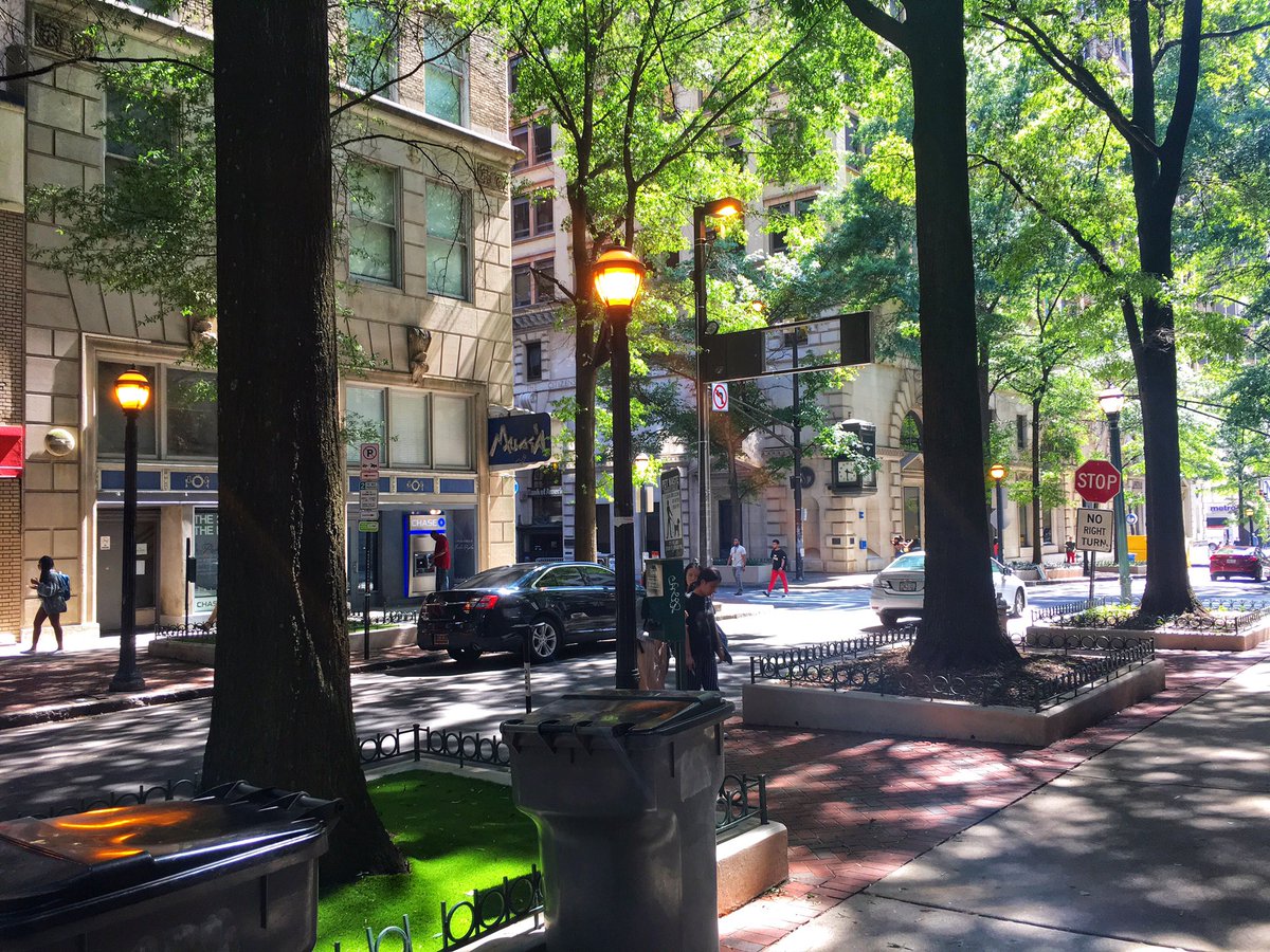 AtlantaDNA's tweet photo. Broad Street today. #DowntownAtlanta #FairliePoplar @downtownatlanta https://t.co/7x8oiA3PGC