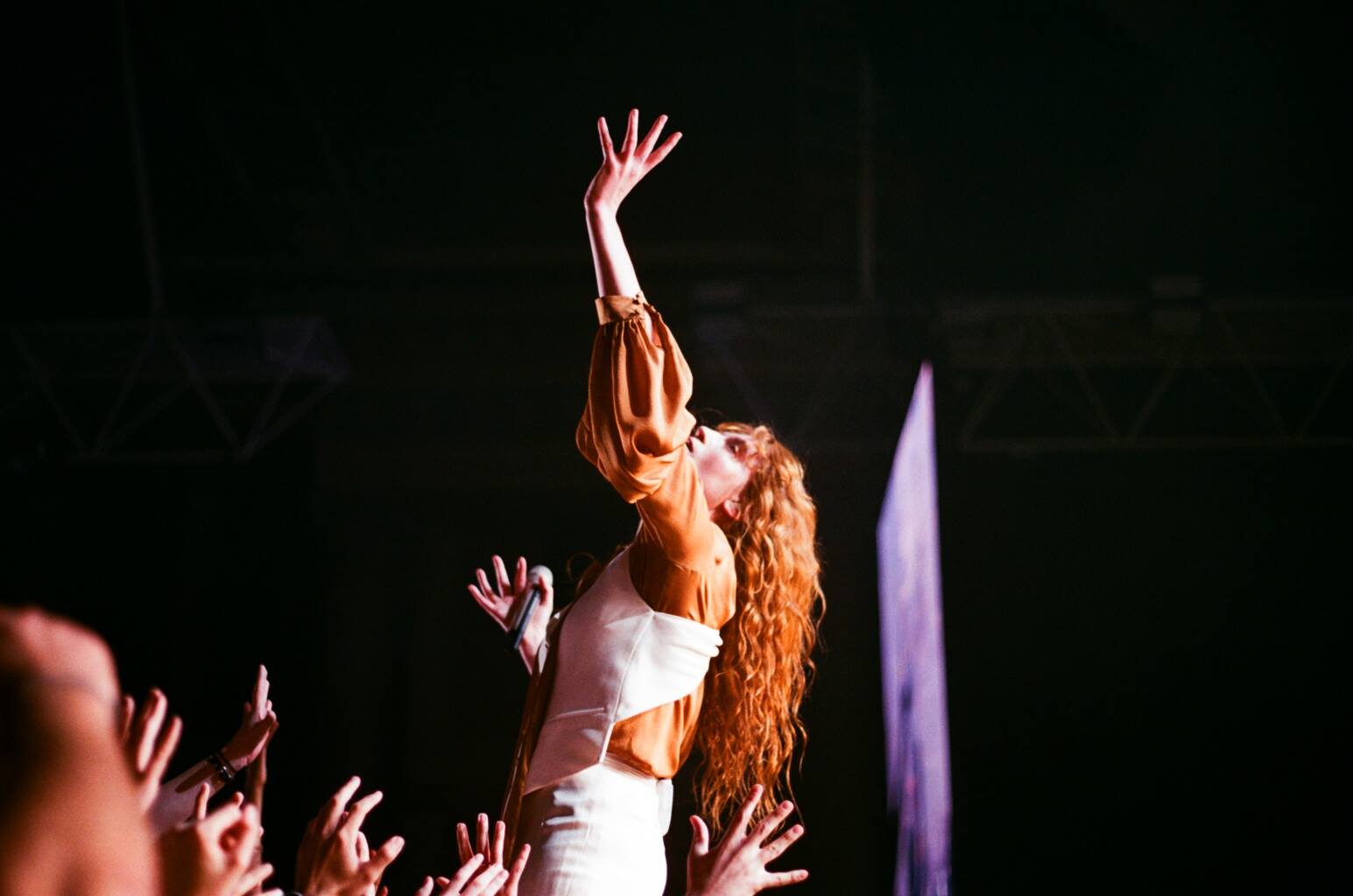 Let\s wish happy birthday to Florence Welch! Hope your dog days are over, Florence. 