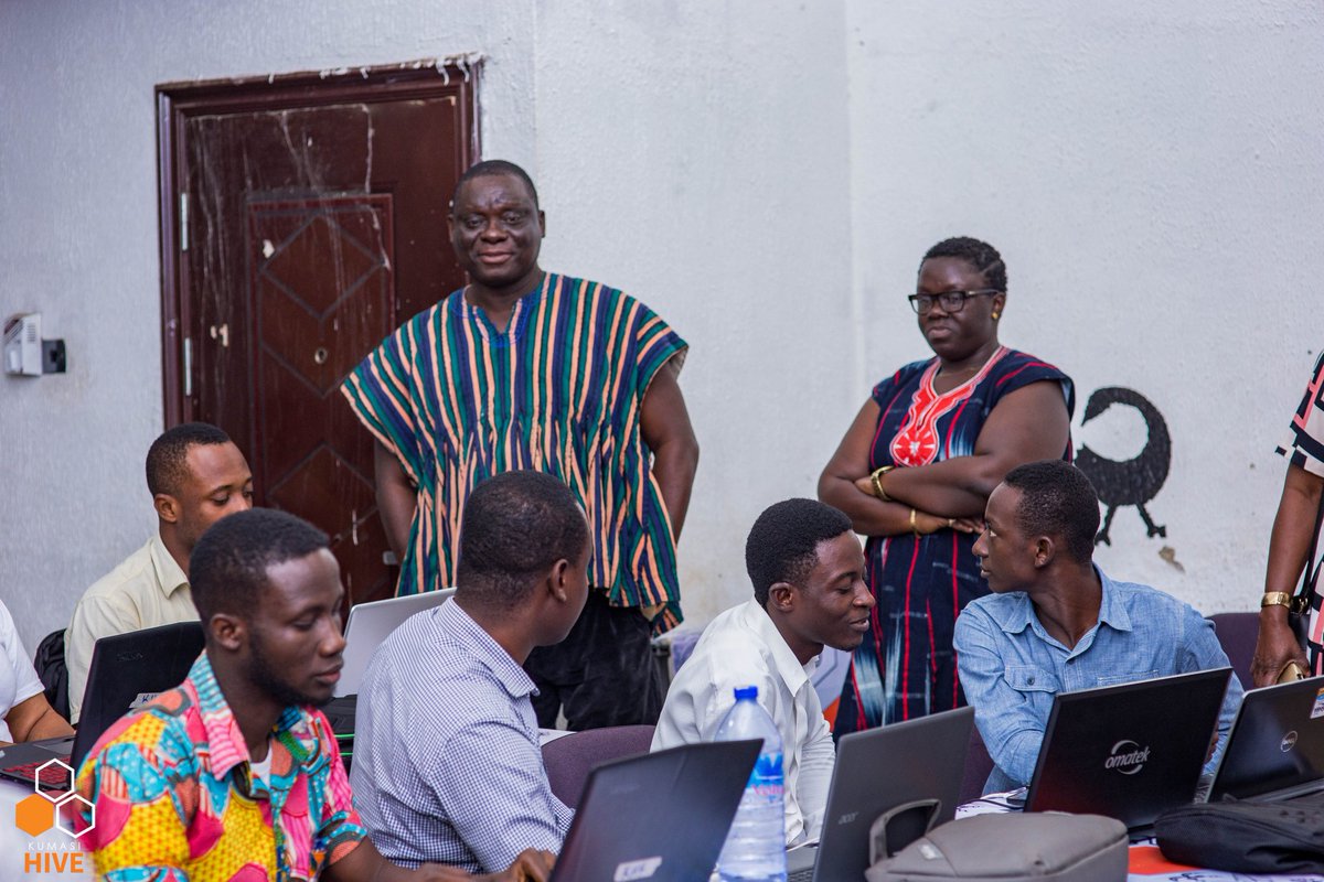 KumasiHive's tweet photo. One lesson they left with us was the need for the youth and particularly young people to patronize such training programs so they can cultivate the spirit of entrepreneurship as dependence on government jobs can't be the only resort.
#HiveTraining #HiveImpact #Mocgh https://t.co/ZXykNDp8jG